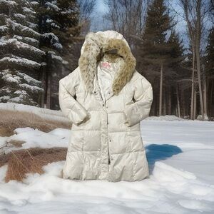 White Puffer Coat by HYPE